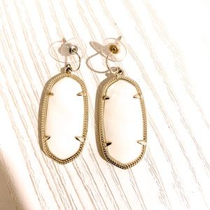 Elle Gold Drop Earrings In White Pearl